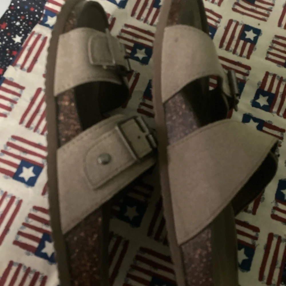 Madden Girl women’s Tan Double Strap Sandals size 7 - Picture 2 of 4